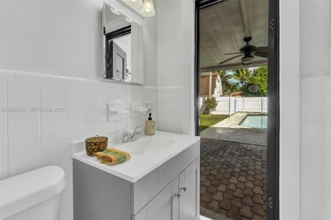 Villa ou maison à vendre à Hollywood, Floride: 3 chambres, 125.42 m2 № 2407165 - photo 12