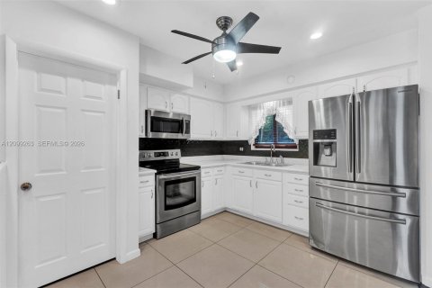 Villa ou maison à vendre à Hollywood, Floride: 3 chambres, 125.42 m2 № 2407165 - photo 6