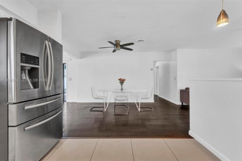 Villa ou maison à vendre à Hollywood, Floride: 3 chambres, 125.42 m2 № 2407165 - photo 8