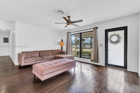 Villa ou maison à vendre à Hollywood, Floride: 3 chambres, 125.42 m2 № 2407165 - photo 20