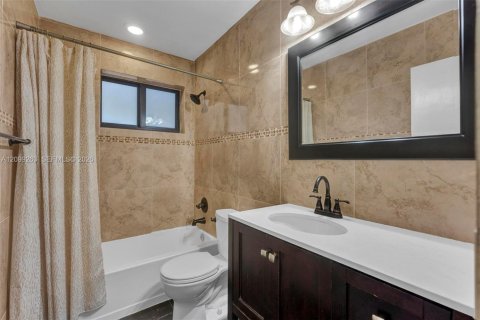 Villa ou maison à vendre à Hollywood, Floride: 3 chambres, 125.42 m2 № 2407165 - photo 18