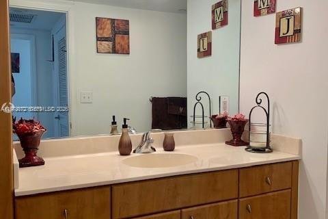 Condo in Miami Beach, Florida, 1 bedroom  № 2042152 - photo 13