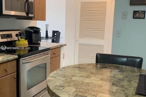 Condo in Miami Beach, Florida, 1 bedroom  № 2042152 - photo 4