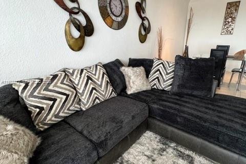 Condo in Miami Beach, Florida, 1 bedroom  № 2042152 - photo 7