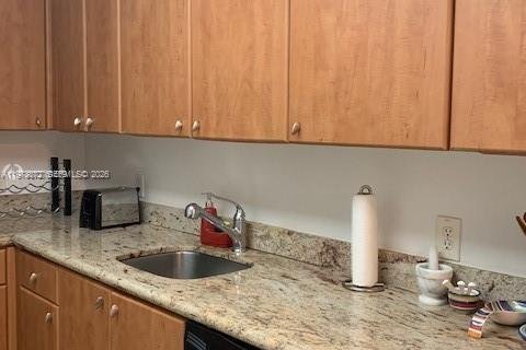 Condo in Miami Beach, Florida, 1 bedroom  № 2042152 - photo 5