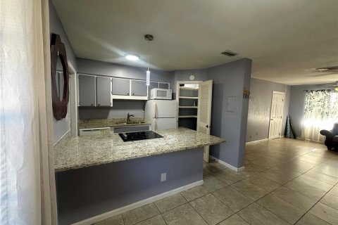 Copropriété à louer à Bradenton, Floride: 2 chambres, 84.45 m2 № 2425699 - photo 5