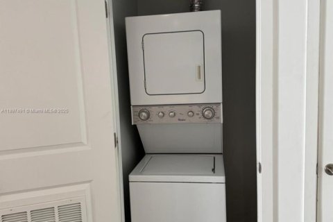 Купить кондоминиум в Майами, Флорида 1 спальня, 69.86м2, № 1953124 - фото 11