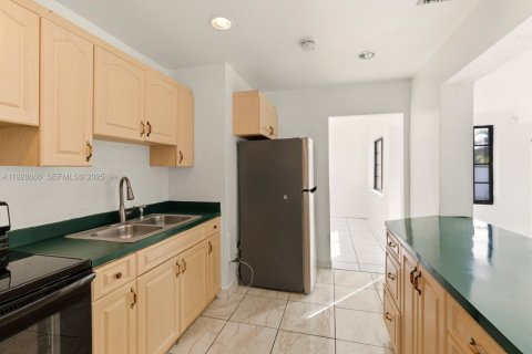 House in Miami Gardens, Florida 3 bedrooms, 95.41 sq.m. № 1993457 - photo 6