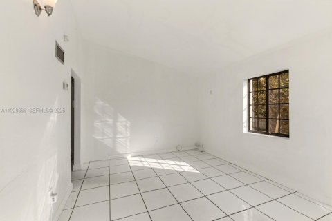 House in Miami Gardens, Florida 3 bedrooms, 95.41 sq.m. № 1993457 - photo 4