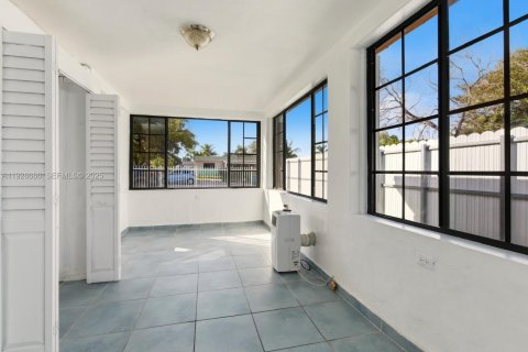 House in Miami Gardens, Florida 3 bedrooms, 95.41 sq.m. № 1993457 - photo 8