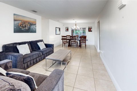 Casa en venta en Homestead, Florida, 4 dormitorios, 154.59 m2 № 1988948 - foto 6