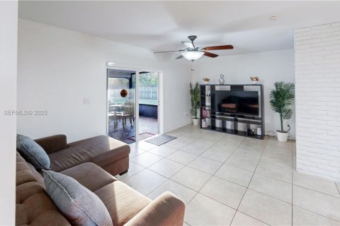 Casa en venta en Homestead, Florida, 4 dormitorios, 154.59 m2 № 1988948 - foto 15