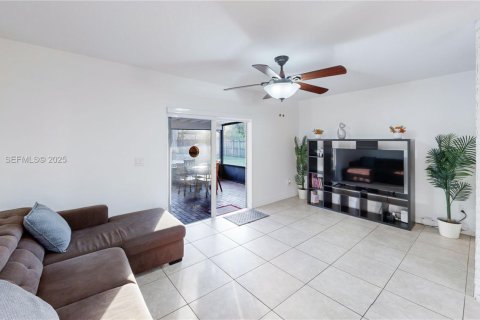 Casa en venta en Homestead, Florida, 4 dormitorios, 154.59 m2 № 1988948 - foto 16