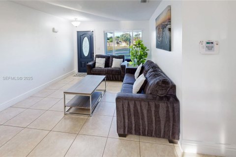 Casa en venta en Homestead, Florida, 4 dormitorios, 154.59 m2 № 1988948 - foto 8