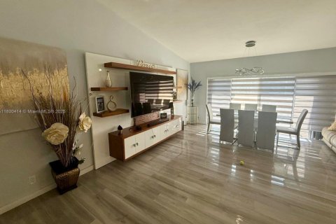 Casa en venta en Tamarac, Florida, 3 dormitorios, 199.18 m2 № 1695322 - foto 12