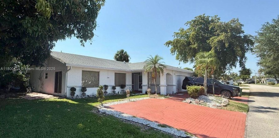 Casa en Tamarac, Florida 3 dormitorios, 199.18 m2 № 1695322