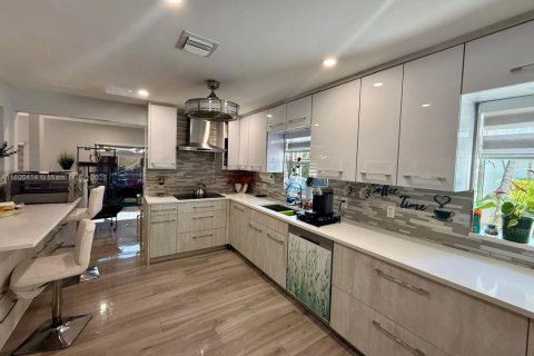 Casa en venta en Tamarac, Florida, 3 dormitorios, 199.18 m2 № 1695322 - foto 8
