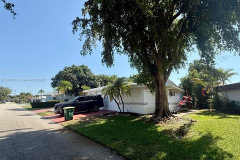 Casa en venta en Tamarac, Florida, 3 dormitorios, 199.18 m2 № 1695322 - foto 6