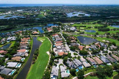 House in Jupiter, Florida 4 bedrooms, 414.25 sq.m. № 2263118 - photo 6