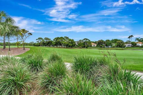 House in Jupiter, Florida 4 bedrooms, 414.25 sq.m. № 2263118 - photo 12