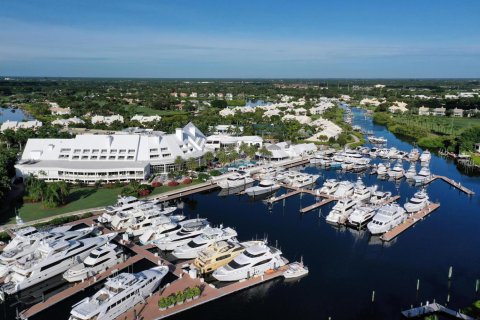House in Jupiter, Florida 4 bedrooms, 414.25 sq.m. № 2263118 - photo 14