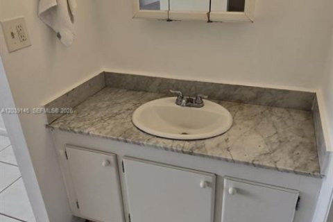 Снять в аренду кондоминиум в Майами, Флорида 2 спальни, 113.53м2, № 2188972 - фото 11