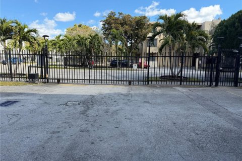 Снять в аренду кондоминиум в Хайалиа, Флорида 2 спальни, 91.04м2, № 2023782 - фото 3