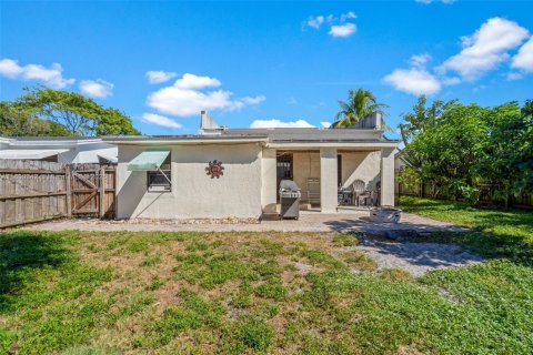 House in Lake Worth, Florida 2 bedrooms, 87.79 sq.m. № 1951244 - photo 30