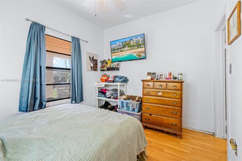 House in Lake Worth, Florida 2 bedrooms, 87.79 sq.m. № 1951244 - photo 20