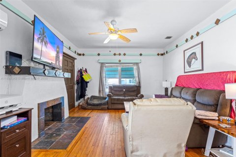 House in Lake Worth, Florida 2 bedrooms, 87.79 sq.m. № 1951244 - photo 8