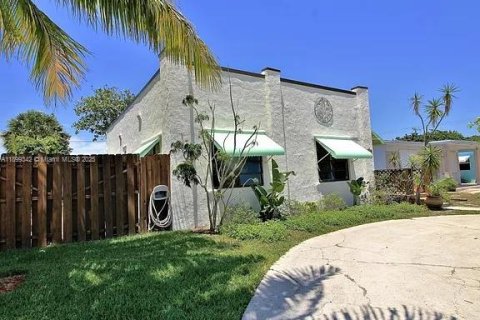 Villa ou maison à vendre à Lake Worth, Floride: 2 chambres, 87.79 m2 № 1951244 - photo 2