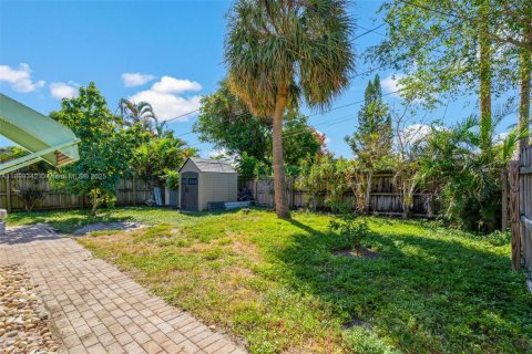 House in Lake Worth, Florida 2 bedrooms, 87.79 sq.m. № 1951244 - photo 28