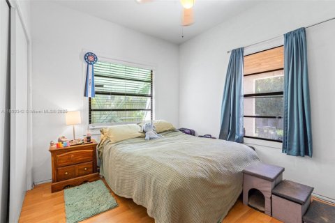 House in Lake Worth, Florida 2 bedrooms, 87.79 sq.m. № 1951244 - photo 19