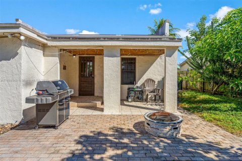 House in Lake Worth, Florida 2 bedrooms, 87.79 sq.m. № 1951244 - photo 27