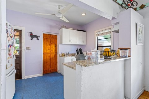 House in Lake Worth, Florida 2 bedrooms, 87.79 sq.m. № 1951244 - photo 11