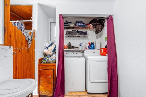 House in Lake Worth, Florida 2 bedrooms, 87.79 sq.m. № 1951244 - photo 22