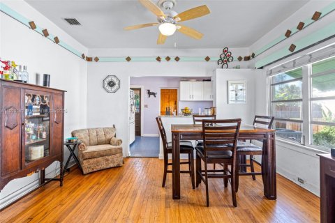 House in Lake Worth, Florida 2 bedrooms, 87.79 sq.m. № 1951244 - photo 9