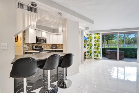 Condo in Lauderhill, Florida, 2 bedrooms  № 1892518 - photo 24