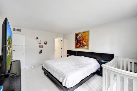 Condo in Lauderhill, Florida, 2 bedrooms  № 1892518 - photo 4
