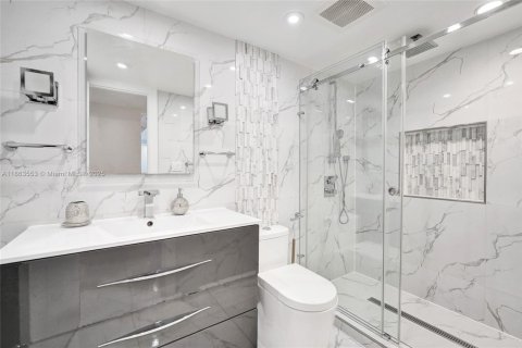 Condo in Lauderhill, Florida, 2 bedrooms  № 1892518 - photo 15