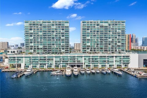 Condominio en Sunny Isles Beach, Florida, 4 dormitorios  № 2042589