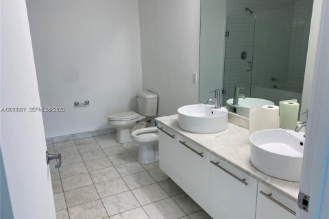 Copropriété à louer à Miami, Floride: 2 chambres, 122.17 m2 № 2084820 - photo 14