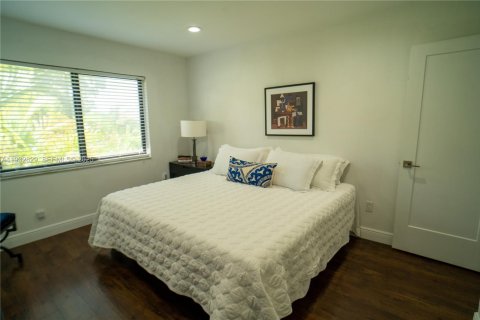 Townhouse in Miami, Florida 4 bedrooms, 185.43 sq.m. № 1991772 - photo 11