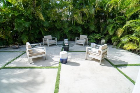 Townhouse in Miami, Florida 4 bedrooms, 185.43 sq.m. № 1991772 - photo 22