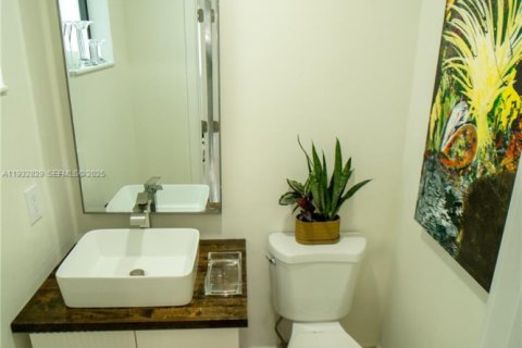 Townhouse in Miami, Florida 4 bedrooms, 185.43 sq.m. № 1991772 - photo 5