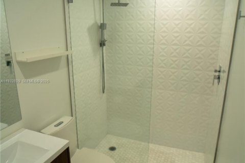 Townhouse in Miami, Florida 4 bedrooms, 185.43 sq.m. № 1991772 - photo 12