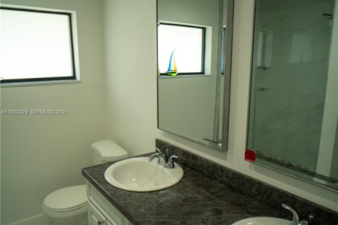 Townhouse in Miami, Florida 4 bedrooms, 185.43 sq.m. № 1991772 - photo 16