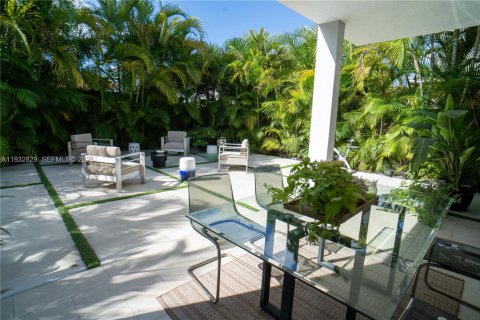 Townhouse in Miami, Florida 4 bedrooms, 185.43 sq.m. № 1991772 - photo 20