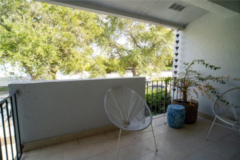 Townhouse in Miami, Florida 4 bedrooms, 185.43 sq.m. № 1991772 - photo 10