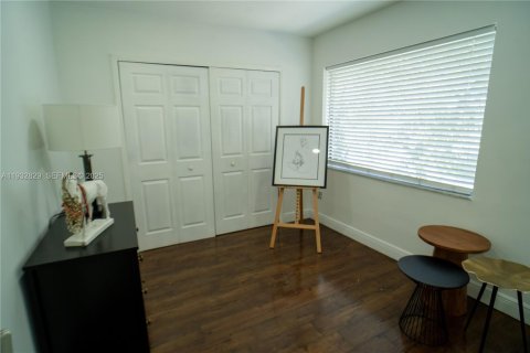 Townhouse in Miami, Florida 4 bedrooms, 185.43 sq.m. № 1991772 - photo 9